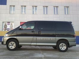 Вот еще конкуренты Делика, Буханки, так же построены на джиповских агрегатах, имеют полноценную РК (не какую-нибудь Виско, Электо муфту) и понижающий ряд. Можно так же отнести менее проходимые минивены типа Ельгранда, Бонго Френди и т.п.