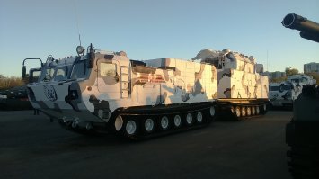 Эти гусеницы вживую впечатляют. Фотки мои, на Параде победы и подготовке к нему делал, в прошлом мае.