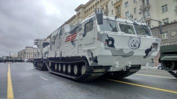 Эти гусеницы вживую впечатляют. Фотки мои, на Параде победы и подготовке к нему делал, в прошлом мае.