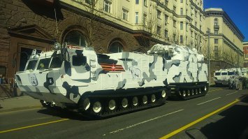 Эти гусеницы вживую впечатляют. Фотки мои, на Параде победы и подготовке к нему делал, в прошлом мае.