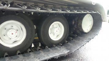 Эти гусеницы вживую впечатляют. Фотки мои, на Параде победы и подготовке к нему делал, в прошлом мае.