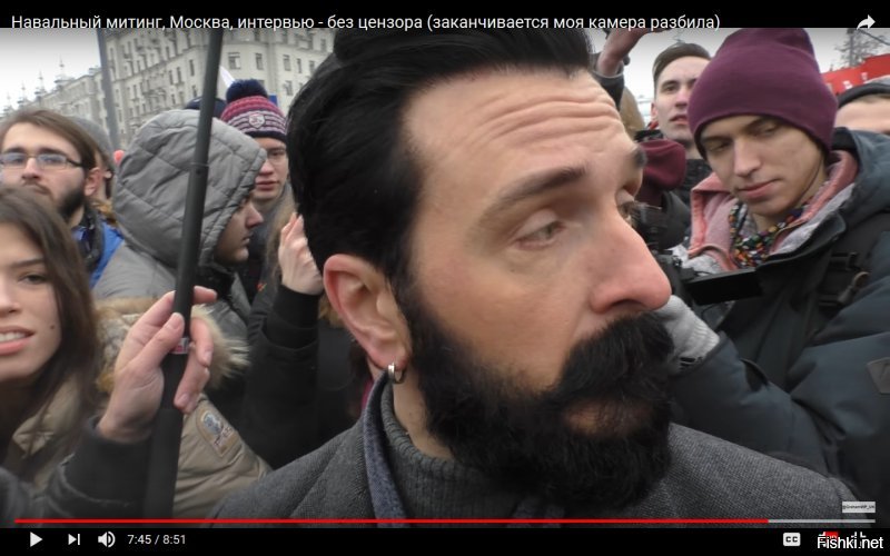 Разыскивается за нападение и повреждение чужого имущества. Давайте поможем полиции.
Бороду мог сбрить от испуга.