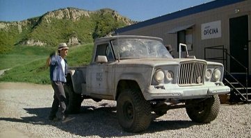 Лично мне гладиатор ОЧЕНЬ полюбился, когда в детстве увидел его в фильме Дрожь земли!