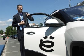 Россияне с огоньком обсирают Маска, забыв уже про "великого новатора в автомобилестроения" - прохорова. Вот где не мужик а кремень! Сказал - сделал!