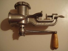 Такой механический гаджет был у каждой хозяйки