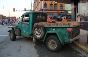 Еще из необычного был еще Willys Jeep Truck пикап на базе Willys, который выпускался с 1947 по 1965г.