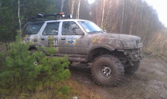 Да, одно дело видео смотреть, сидя на диване другое - самому за рулем. 
Не всегда хватает время сообразить. 

У меня зимой автоматически включается в голове "режим -20 км/ч". 
Т.е. мне комфортно ехать медленней, чем летом примерно на 20 км/ч. 
И это я еще и летом не гоняю. :) 
Да и машина располагает к спокойной езде. :)