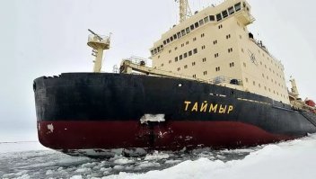 Вот что~то боюсь спросить, не это ли его брат?