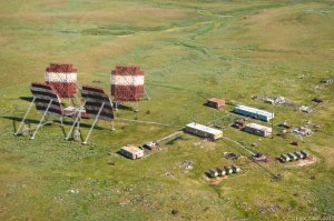 Тропосфе рная радиореле йная ли ния свя зи  Се вер  (ТРРЛ  Север ) 

ТРОПОСФЕРНАЯ РАДИОРЕЛЕЙНАЯ СТАНЦИЯ 2/103  Кама -- Мыс Каменный п-ов Ямал
 бывшая советская система линий связи, созданная для обеспечения связью отдалённых регионов страны.
Линия имела протяжённость 13 200 километров и состояла из сорока шести тропосферных радиорелейных станций (ТРРС), расположенных большей частью вдоль побережья Северного Ледовитого и Тихого океанов и крупнейших сибирских рек Енисея и Лены.
Система состояла из семи линий, имела два узла, в подчинении у которых находились центры и станции.
В начале эксплуатации системы была предпринята попытка организовать обслуживание линий гражданскими связистами. Но из-за очень тяжёлых социально-бытовых условий в местах дислокации станций и, как следствие, невозможности набора гражданских специалистов на большую часть станций, правительство было вынуждено привлекать военнослужащих.

более подробно о проекте --