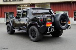 Забыли про "бригадный броневичек" Саши Белого. Lamborghini LM002.