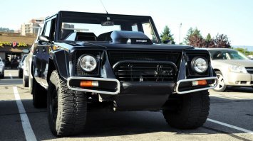 Забыли про "бригадный броневичек" Саши Белого. Lamborghini LM002.