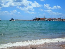 Был в Будве. Очень понравилось. Природа, архитектура, кухня, цены, ну и конечно море - все понравилось.