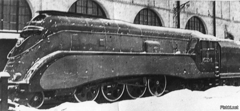 Ещё в начале 1930х годов ВНИИЖТ совместно с Московским авиационным институтом провели комплексные испытания модели локомотива в аэродинамической трубе, в ходе которых выяснилось, что при скоростях выше 100 км/ч применение обтекаемого кожуха, благодаря снижению воздушного сопротивления, может дать выигрыш в мощности в 200 250 л.с. В сентябре 1936 года Ворошиловградский завод имени Октябрьской революции закончил проектирование паровоза  ИС  обтекаемой формы и составил график его постройки. Планировалось его построить к 15 ноября 1936 года   в подарок VIII Всесоюзному съезду Советов, Но только в 1937 году завод смог выпустить паровоз ИС20-16, на котором в качестве опыта был установлен обтекаемый кожух. Проведённые испытания данного паровоза также подтвердили значительное снижение аэродинамического сопротивления паровоза на высоких скоростях, благодаря чему ИС20-16 смог разогнаться до скорости 155 км/ч. В дальнейшем полученный опыт был использован при создании скоростных паровозов типа 2-3-2 (П12 и   6998).