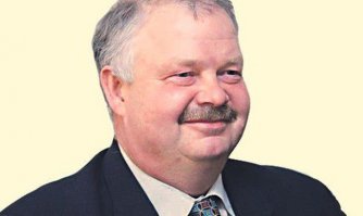 Отличный спортсмен,только почему "украинский спортсмен нес флаг СССР"?
Флаг нёс советский спортсмен!
P.S.Чем-то схож с Юри Таммом.Двукратный бронзовый призёр в метании молота.