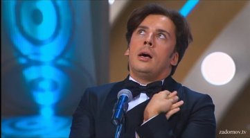 Бабулька, помешанная на пластике: попробуйте угадать, сколько ей лет?