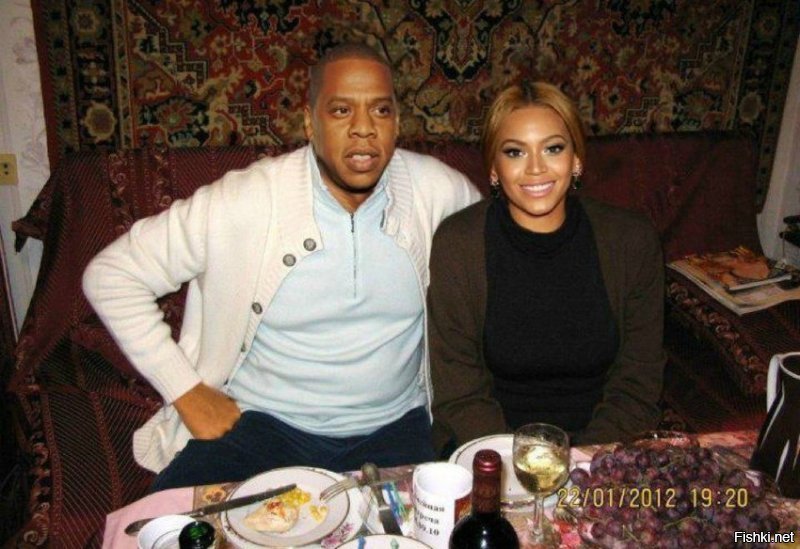 Реальное фото 100% : Jay-Z и Beyonce в гостях у дальних родственников в деревне Малые Е.бунки.
