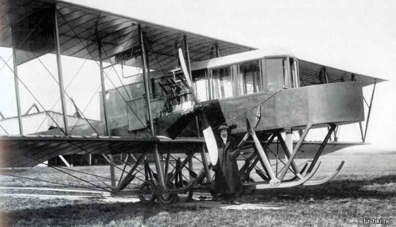 Вообще-то, самолет "Гранд" (в будущем "Илья Муромец") изначально был пассажирским.