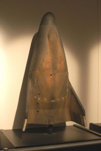 Мда. ты хоть историю космоса знаешь?

ДримЧазер это частный корабль разрабатываемый в рамках COTS (Commercial Orbital Transportation Services), это конкурент SpaceX Dragon.
-
Да Чазер похож на Миг-105
-
но вот на кого похож Миг-105
это уже интересно
-
работа над подобными машинами началась в ответ на X-20 Dyna Soar
в 50-х - 60-х годах НАСА очень плотно работала с самолетами с несущим фюзеляжем
-
США для отработки маневров при входе в атмосферу аппаратов запустили три макета X-23 PRIME
Для отработки тепловых покрытий и нагрева запускали на суборбитальные траектории запускали макет ASSET (6 запусков)