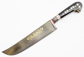 На пчак он похож постольку поскольку, сочленение лезвия с рукоятью и на этом всё. В остальном ни полраза.