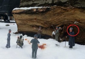 Кому тут эта бабка все время по телефону наяривает???