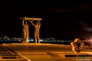 И конечно-же монумент "Тыл-Фронту"