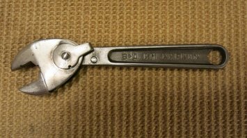 Разводной ключ оригинальной конструкции, выпускавшиеся заводом им. Киркижа (г. Ковров) по производству пулеметов. Выпускался до ВОВ малой партией.