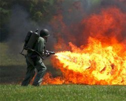 Просто не отличить! Француз постарался стать похожим на Мерилин Монро