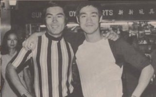 Ясуаки Курата (главный ниндзя) и какой-то актёр из Китая :-)