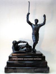 "Пас отдал Рагулин, Толя Фирсов щёлкнул - и Дзурилла шайбу достаёт."Из песни слово не выкинешь...