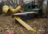 Бетонные трубы - ништяк. В детстве обожали по ним шариться. Да, индустриально и не совсем эстетично, но зато прикольно!

- а тут тоже всё в порядке. Винтажная кабинка и опять же "communication tube"