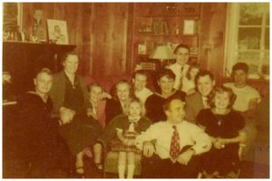 После этой лажи дальше читать как то расхотелось. Там случайно на заднем фоне молодого Брежнева нет?