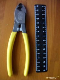 вот два универсальных инструмента электрика