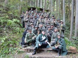 Да, одно время негры и японцы с удовольствием носили. Но кроме смеха, их вид больше ничего не вызывает...