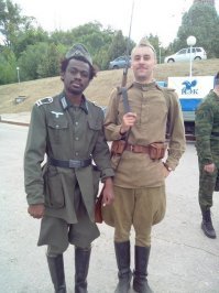 Да, одно время негры и японцы с удовольствием носили. Но кроме смеха, их вид больше ничего не вызывает...