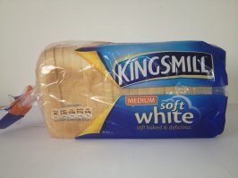 Есть люди, у которых эти картинки вызвали "сильнейший дискомфорт"? А то я что-то ни одной дискомфортной не заметил :)
Касаемо картинки с хлебом: человека, который делал подпись к картинке, не навёл на размышления пакет с надписями "kingsmill", "medium", "soft white"?
А я вот допёр вбить эти слова в гугл. Этот хлеб продаётся уже нарезанным.