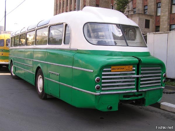 Из своего детства я помню вот такой Икарус: