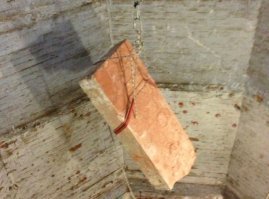 Пешеход, переходи дорогу правильно.. впереди должно быть это устройство :)