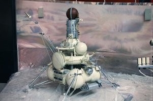 Совсем глупыш..
Луна-16, Луна-20, Луна-24. Не, не слышал? Дитё неразумное чтоль?
Почему не взлетают снова?