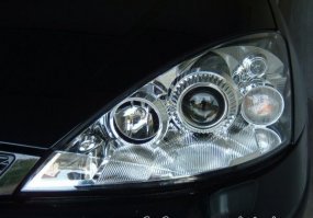 У меня на первом фокусе когда-то реплика фар от SVT стояла, похожи ппц)