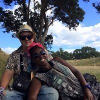 Не хочу показаться не толерантным, но что это пара мужиков и как относится в статье?