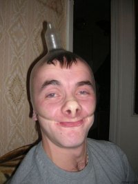 Новая эпидемия: все наряжаются в шапочки из фольги и косят под Витаса