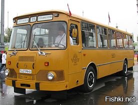 Мне больше нравились ЛИАЗ-ы, в них зимой тепло было
и звук трансмиссии незабываемый