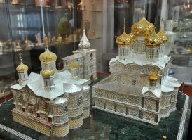 Красиво - вопросов нет. Особенно если учесть размер на примере оленя. У нас в Красном-на-Волге - нечто подобное делают из серебра и золота. Скань - называется. Размер конечно - не тот...