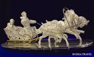 Красиво - вопросов нет. Особенно если учесть размер на примере оленя. У нас в Красном-на-Волге - нечто подобное делают из серебра и золота. Скань - называется. Размер конечно - не тот...