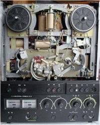Ноту 101 можно лицезреть и даже попытатся найти в продаже на барахолках под названием Комета 120 т.к по механике и электронике они идентичны ибо Новосибирское ПО "Луч" и Новосибирский завод ТочМаш тесно взаимедействовали с друг другомдаже экраны закрывающие головку воспроизведения одинаковые. В последствии кассетник Нота 225 был точной копией выпускаемой Кометы 225.