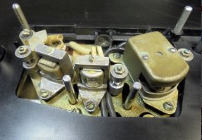 Ноту 101 можно лицезреть и даже попытатся найти в продаже на барахолках под названием Комета 120 т.к по механике и электронике они идентичны ибо Новосибирское ПО "Луч" и Новосибирский завод ТочМаш тесно взаимедействовали с друг другомдаже экраны закрывающие головку воспроизведения одинаковые. В последствии кассетник Нота 225 был точной копией выпускаемой Кометы 225.