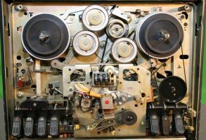 Вот в таком виде Нота-204 мне и запомнилась. Постоянно надо было то пассеки менять, то головку протирать, то еще что-то крутить