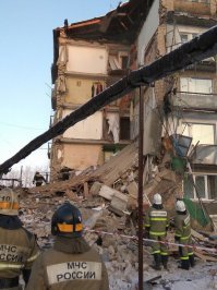 Да это просто Париж....А это фото конец декабря 17 года..Это не газ не теракт просто дом в котором жили люди развалился .Не ровняйте столицы с провинцией.