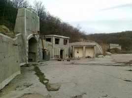 Так весь Севас изрыт, там известняк -долбить легко, я сам был только на 35-бронебашенной  батарее, в недостроенном ЗКП ЧФ, там где снимали "Одиночное плавание" и Объект 825 ГТС (есть еще пара объектов где был, но про них помоему до сих пор нельзя рассказывать))))
