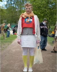 Я так понимаю, что вот такие существа пытаются сказать, что в наше время хреновая мода была?!